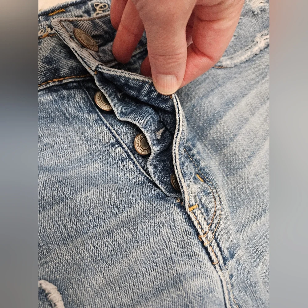 American Eagle Outfitters Light Blue Distressed Denim Jean Shorts - Picture 5 of 5